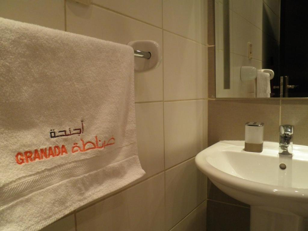 Granada Suites Hotel Amman Phòng bức ảnh